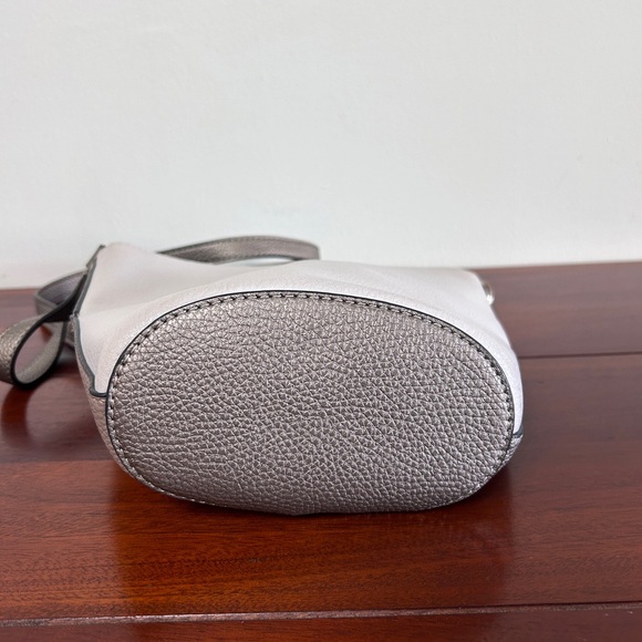 Guess Cross Body Bag - Picture 4 of 10